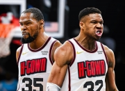 开云官网-快船碾压独行侠，字母哥扛起全队