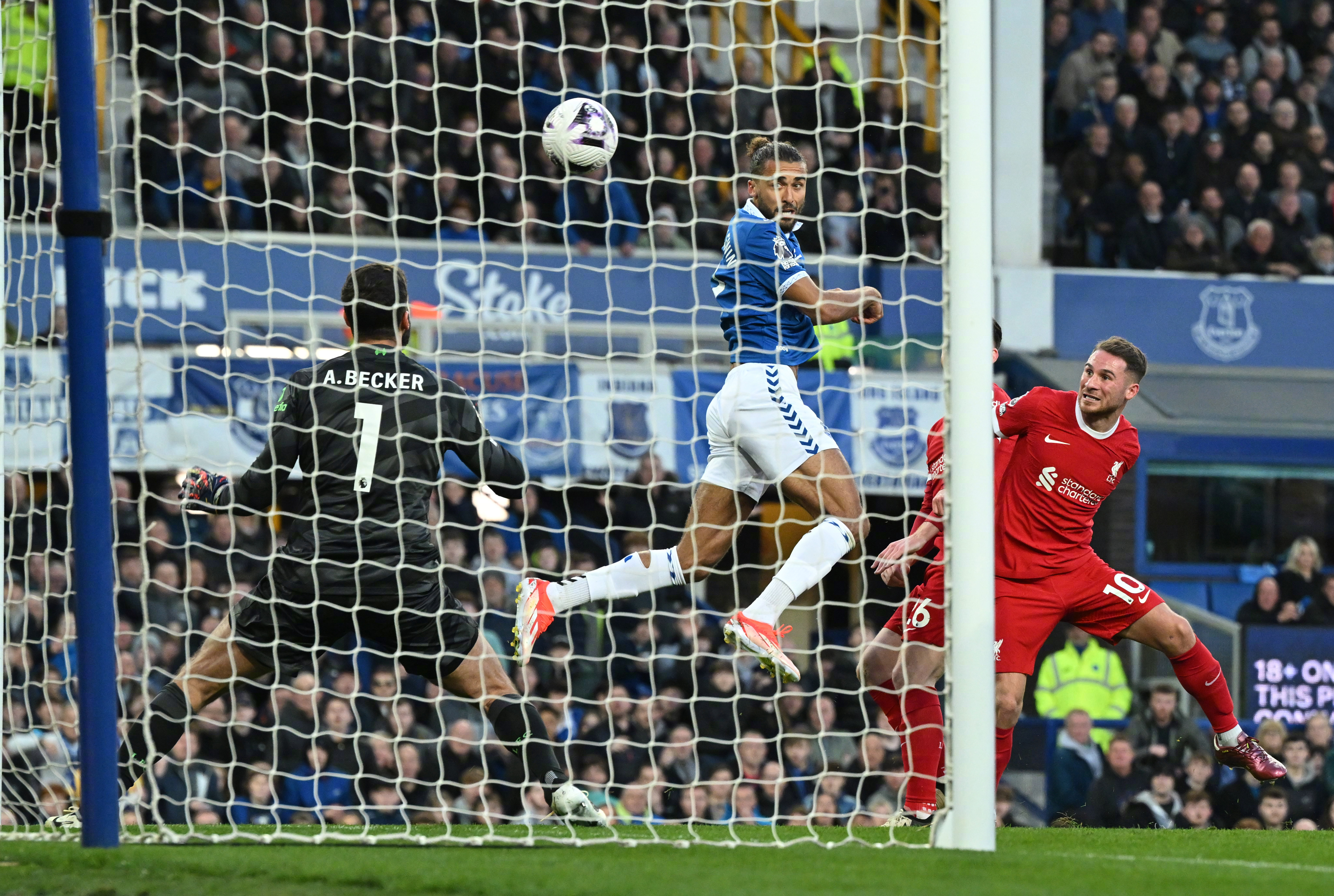 利物浦客场击败埃弗顿，领先优势巩固