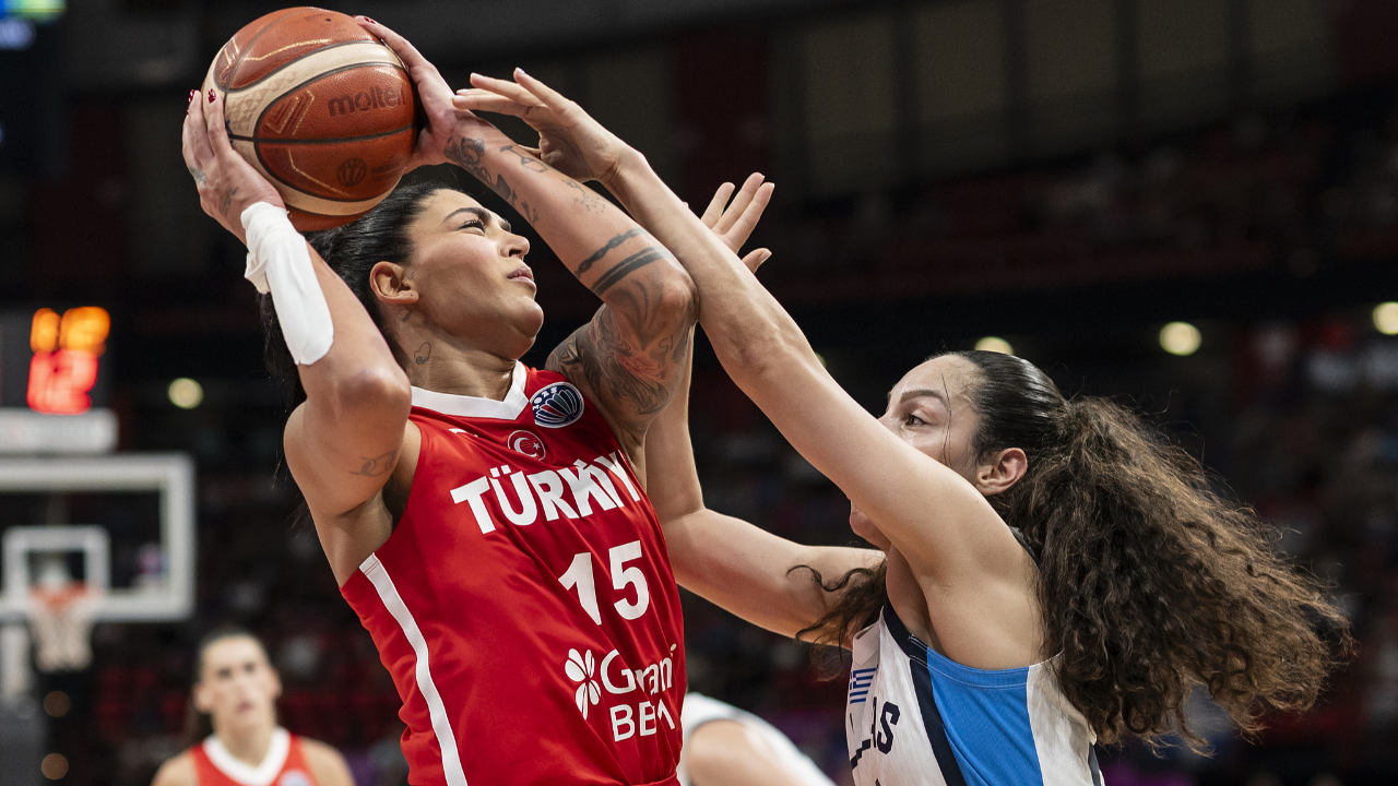 瑞士女子队在比赛中斩获胜利