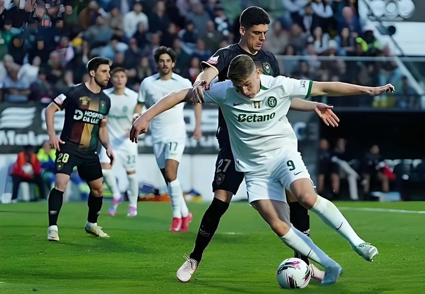 包含葡萄牙客场力压冰岛，欧洲预选赛战事火爆续的词条