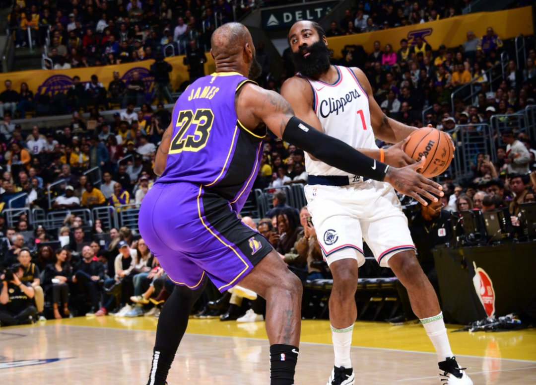 快船碾压独行侠,字母哥扛起全队 快船碾压独行侠,字母哥扛起全队