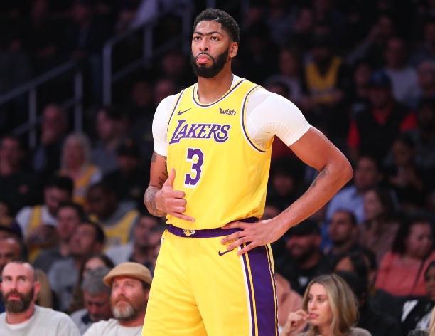 青岛队完胜灰熊,浓眉哥关键制胜 青岛队完胜灰熊,浓眉哥关键制胜