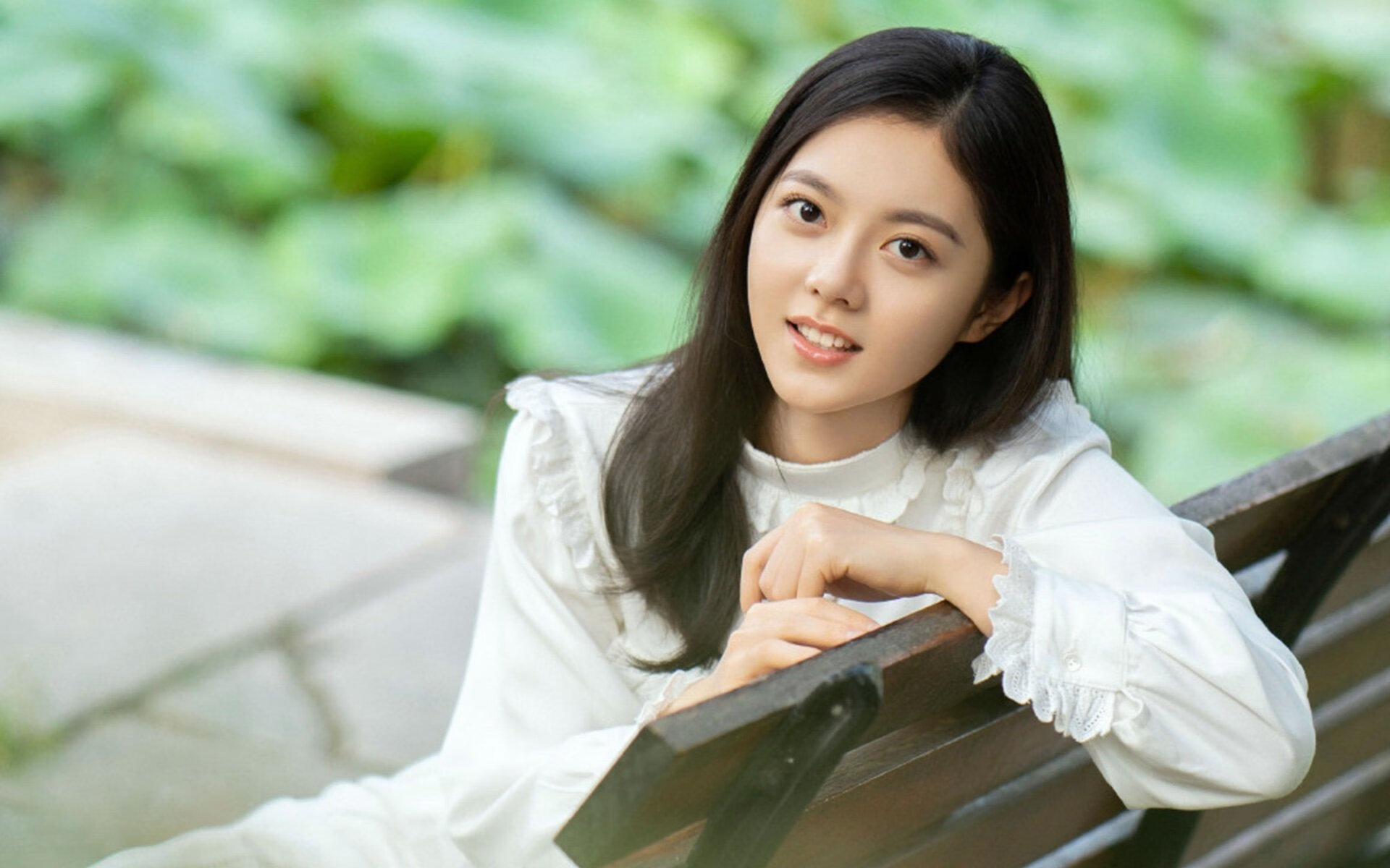 看到这个关键词组合,我的第一反应是,这绝对是一场平行宇宙的精彩对决。让我们展开想象的翅膀,写一篇充满戏剧张力的体育故事