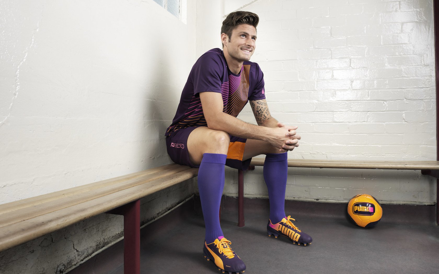 冷雨之夜，一剑封喉，奥亚尔萨瓦尔在帕尔肯球场证明自己